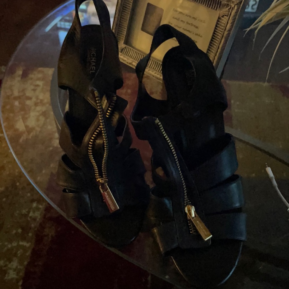 Ladies shoes